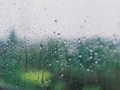 QQ伤感说说短语:一句别走就能挽留你的人,从来不会是我