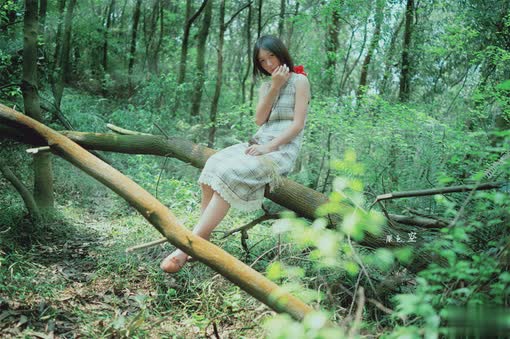 2018伤感唯美女生说说 除了梦以外的地方我再没见过你2