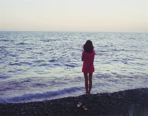 失去一个人的心痛和难过说说 尽管记忆再悲伤我却笑着不愿遗忘2