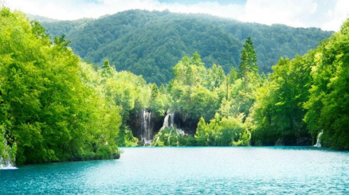 伤感个性说说超虐心：不甘朋友，不敢恋人，不想结束，却没开始