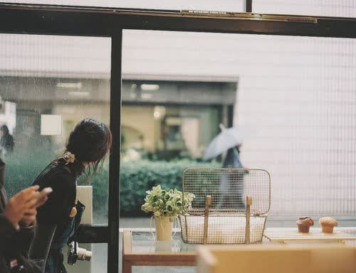 很伤感的非主流经典伤感说说 一瞬间泪流满面的伤感非主流说说1